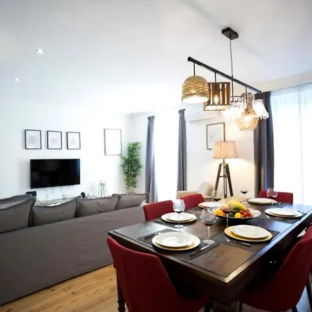 Comfortable Apartments With All Amenities 아파트 *