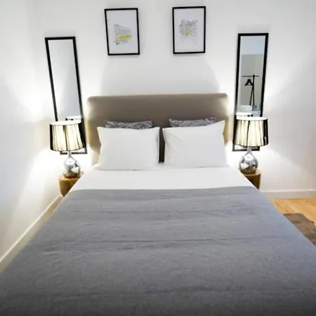 Comfortable Apartments With All Amenities 아파트